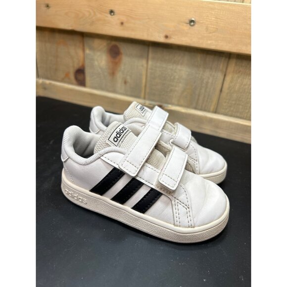 Adidas Kids White & Black Hook & Loop Sneakers Size 7K - Picture 1 of 7
